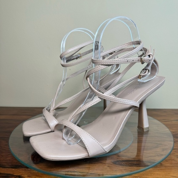 Nordstrom Open Edit Robyn Sandal in Natural - Picture 4 of 16